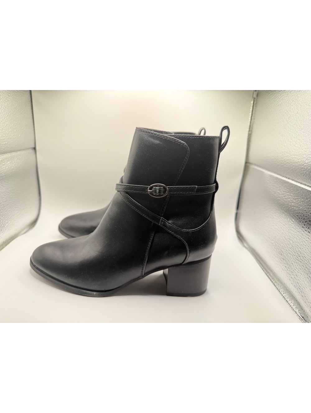 Anne Klein Women’s 6 Moore Almond Toe Block Heel Boot